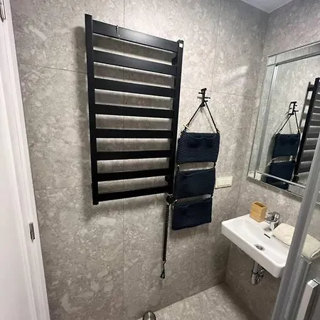 Hill Apartment *